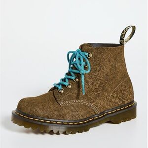 Dr. Martens 101 boots Brown Leather Boots with Blue Laces olive